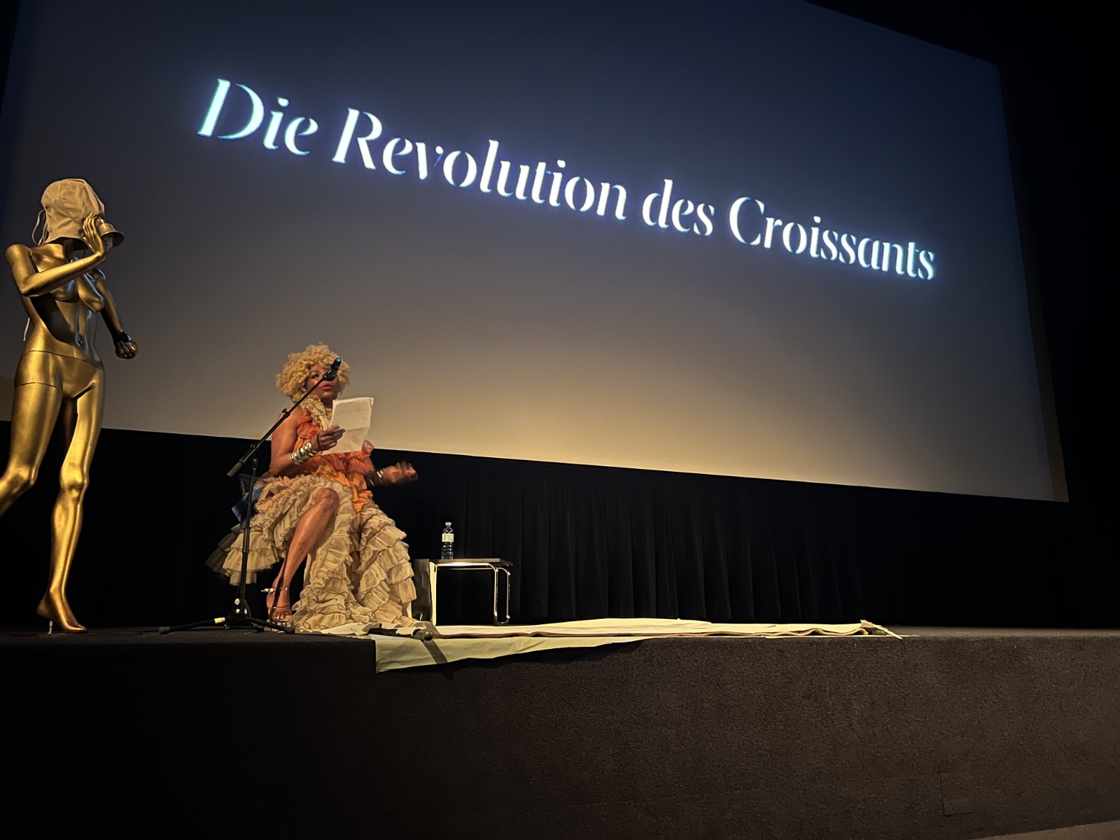 Die Revolution des Croissants - Elisabeth B Tambwe © Hanna Binder (6)